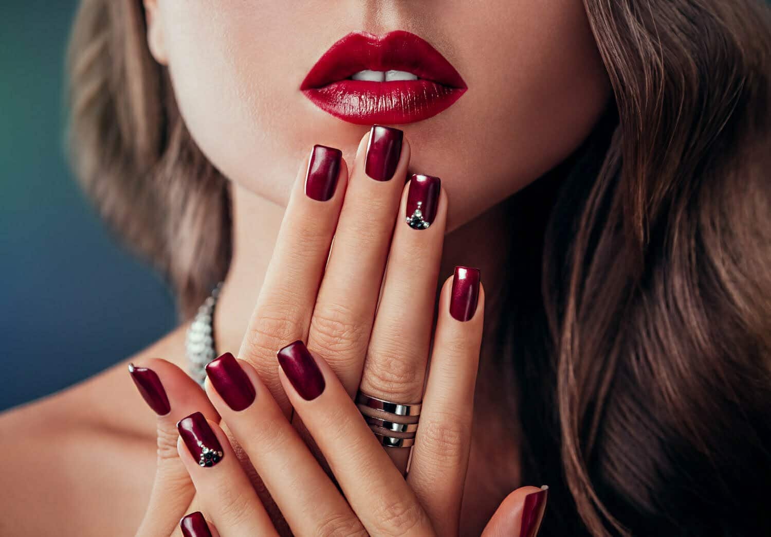 Ongles tendance : Quelles sont les couleurs et les formes à choisir ?