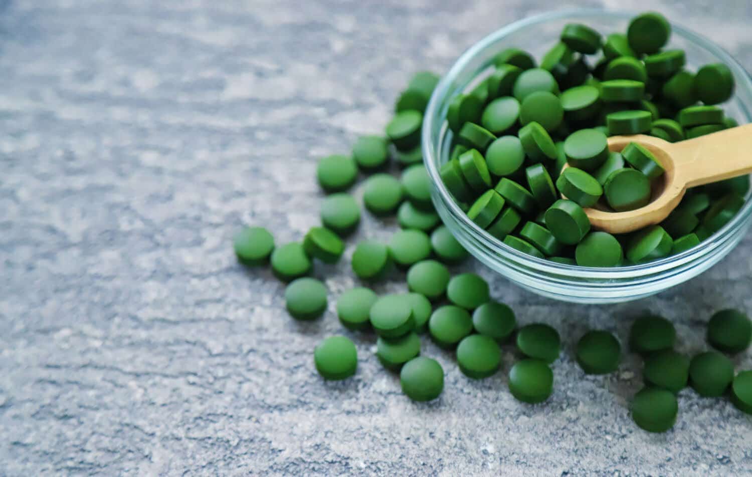 Spiruline VS moringa : lequel choisir ?