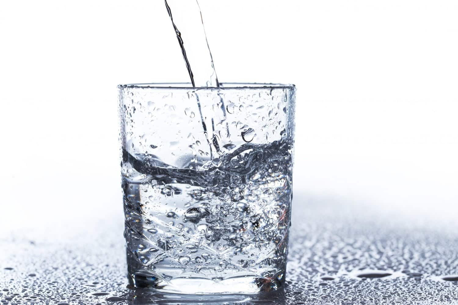 Boire de l’eau gazeuse aide à rester mentalement alerte selon cette étude