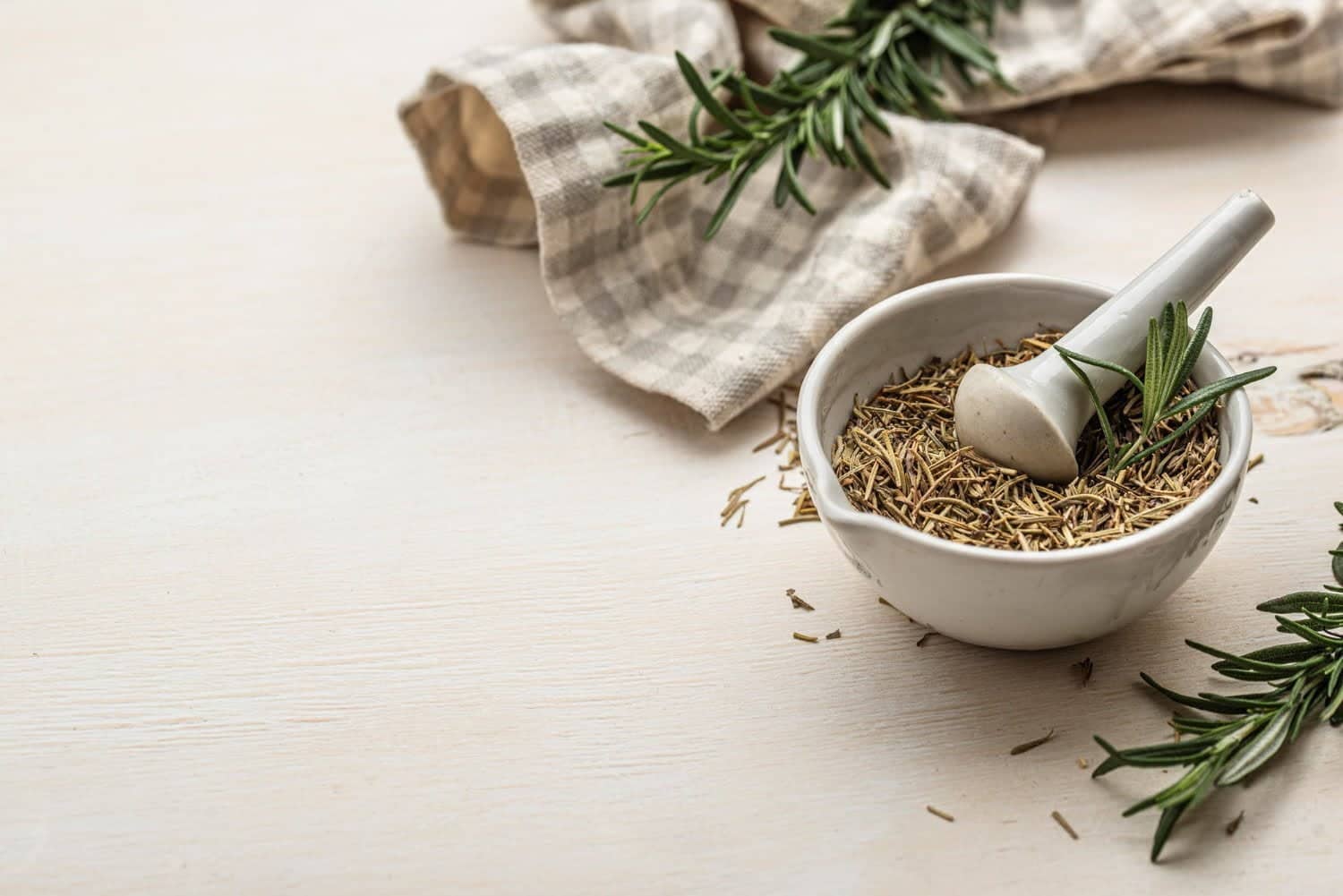 Ces 7 herbes et aromates qui peuvent aider à réduire le cholestérol