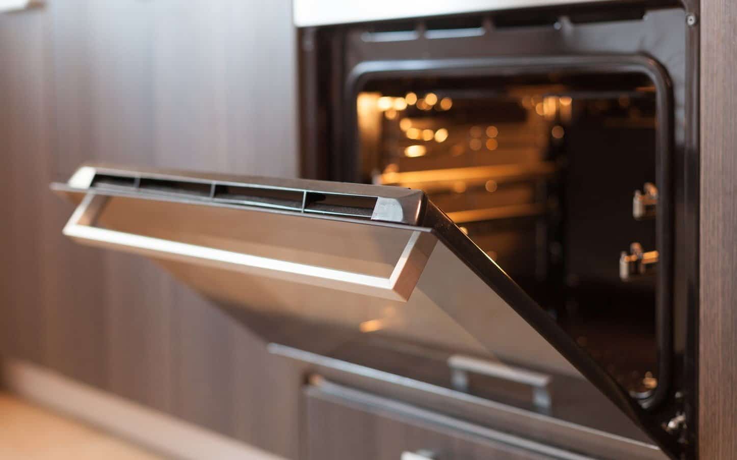 Comment nettoyer son four sans utiliser de produits chimiques