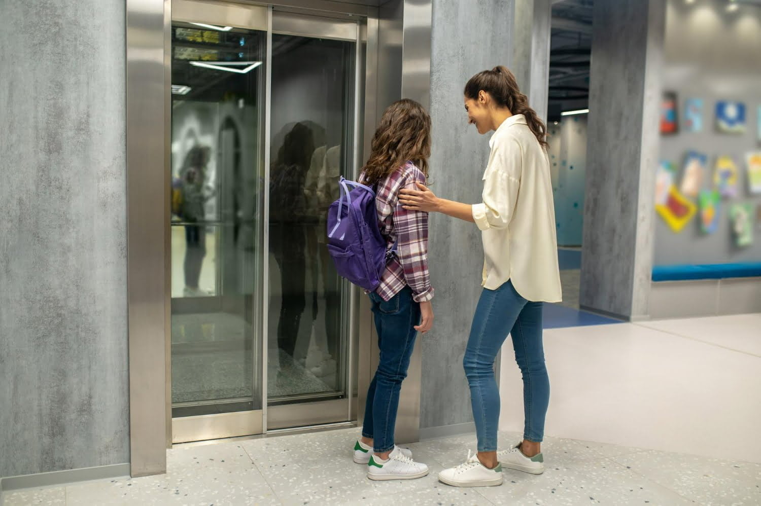 Vous vous demandez quelle est l’utilité d’un miroir dans l’ascenseur ?