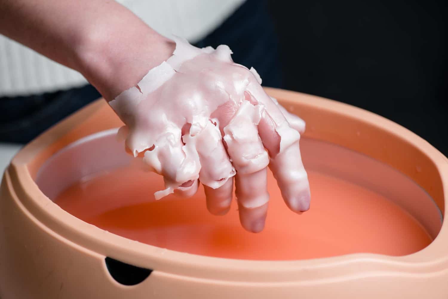 Bain de paraffine : une tendance bien-être aux résultats épatants !
