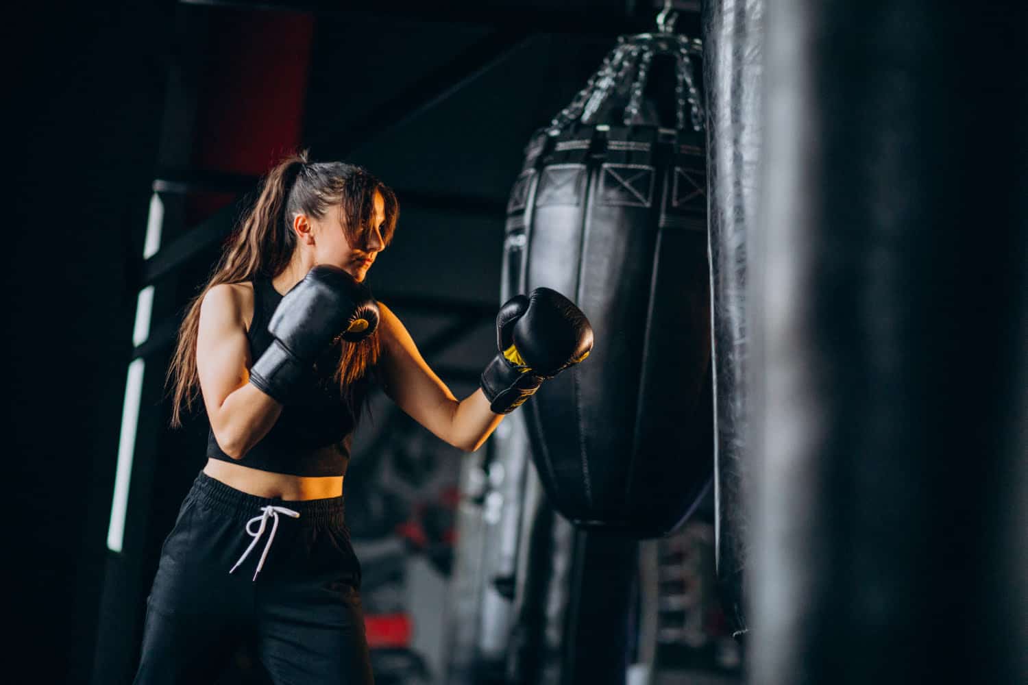 Pourquoi se mettre à la boxe : Bienfaits pour la santé, comment débuter et s’améliorer