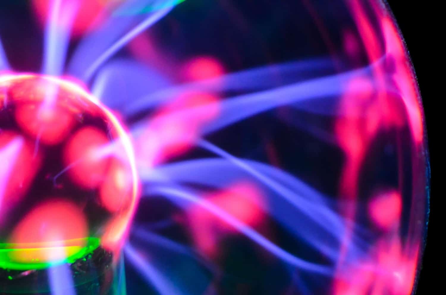 Science : Comment expliquer les picotements d’électricité produits au toucher de n’importe quelle surface ?