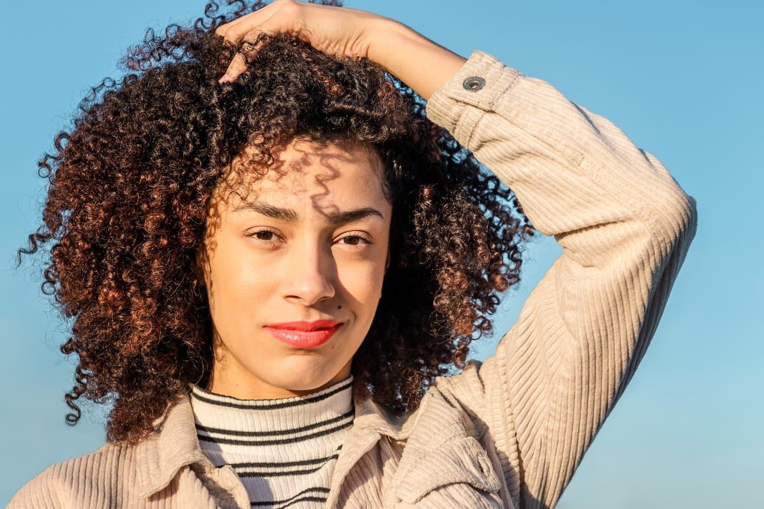 Cuir chevelu qui gratte : on vous dit tout