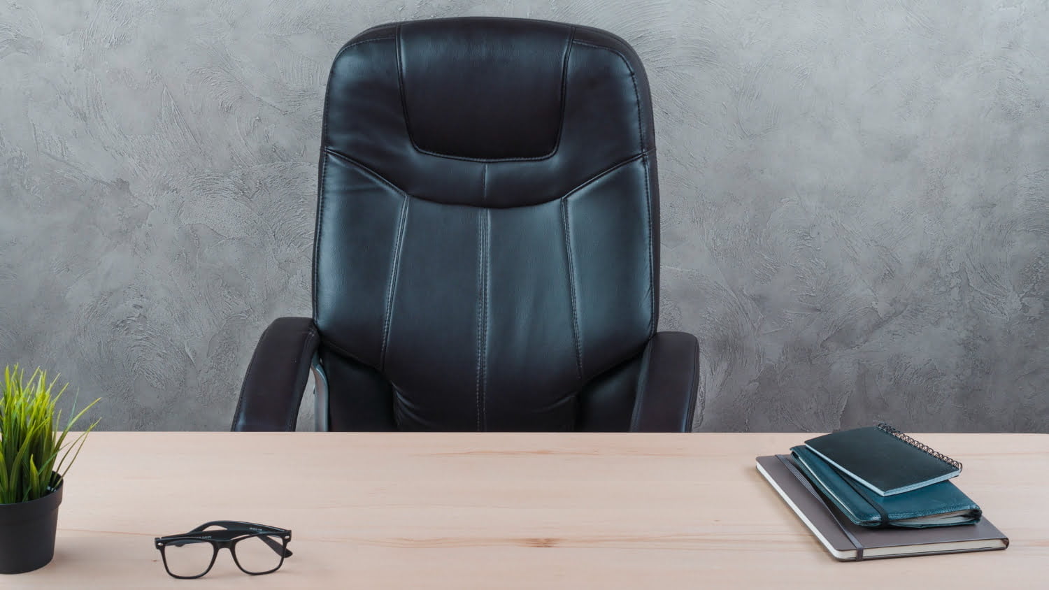 Saviez-vous que votre chaise de bureau pourrait être à l’origine de vos maux quotidiens ?