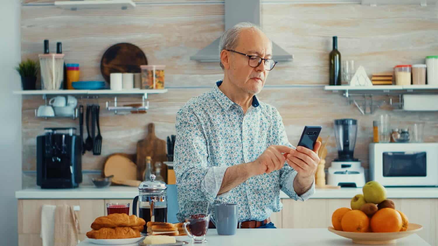 Ces facteurs sociaux peuvent nuire à la vie des seniors