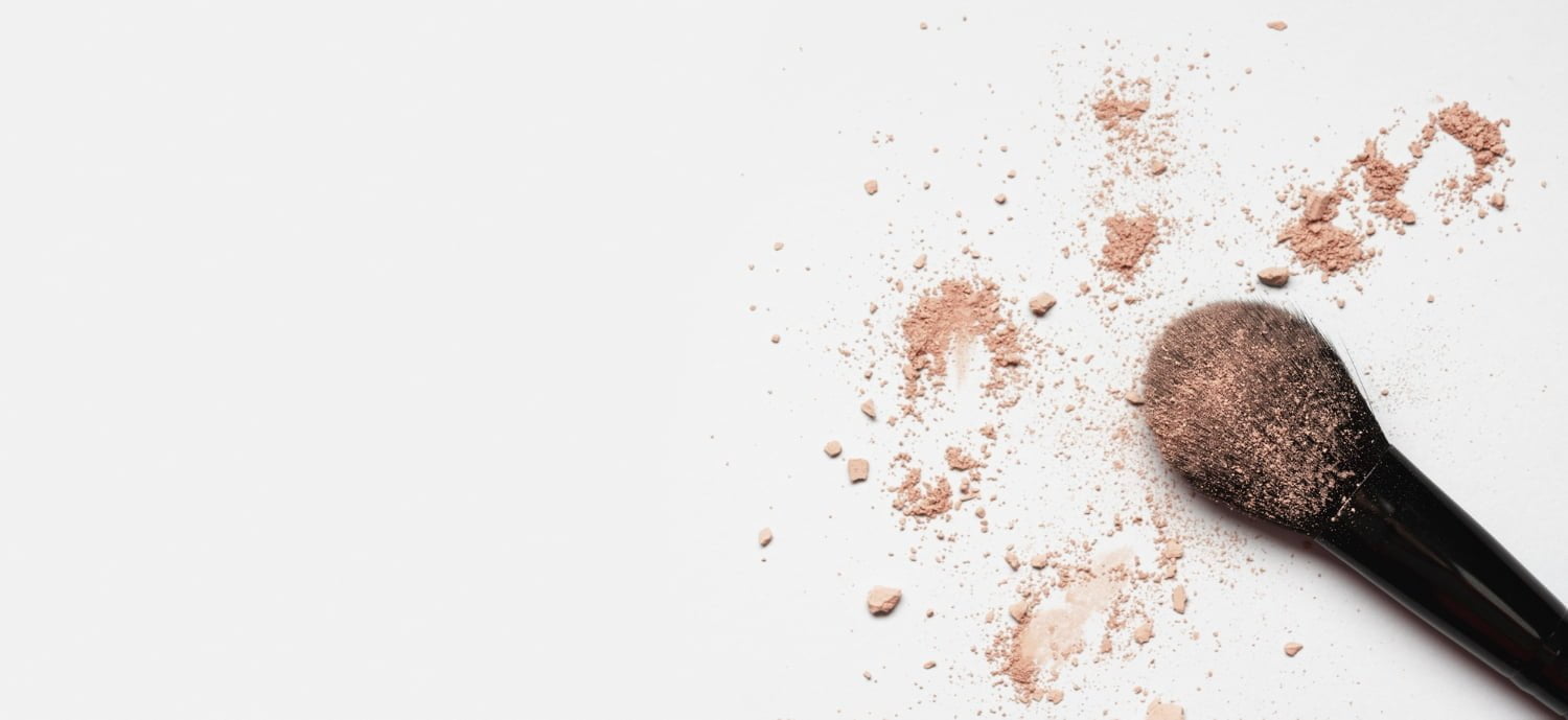 Pinceau, beauty blender, brosse, … Quel outil choisir pour appliquer mon fond de teint ?