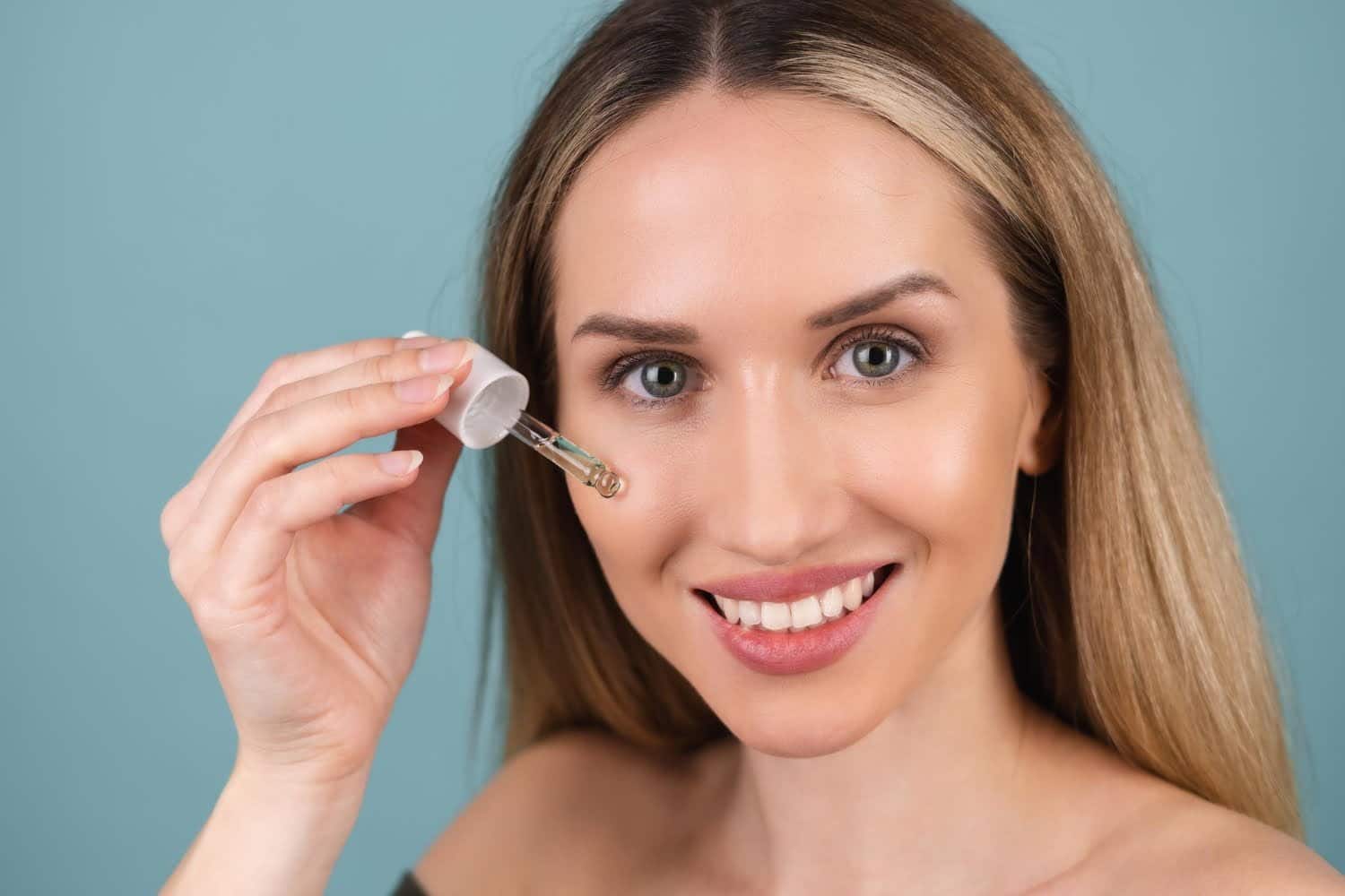 Acide hyaluronique et vitamine C : peuvent-ils être utilisés ensemble dans la même routine de soin de la peau ?