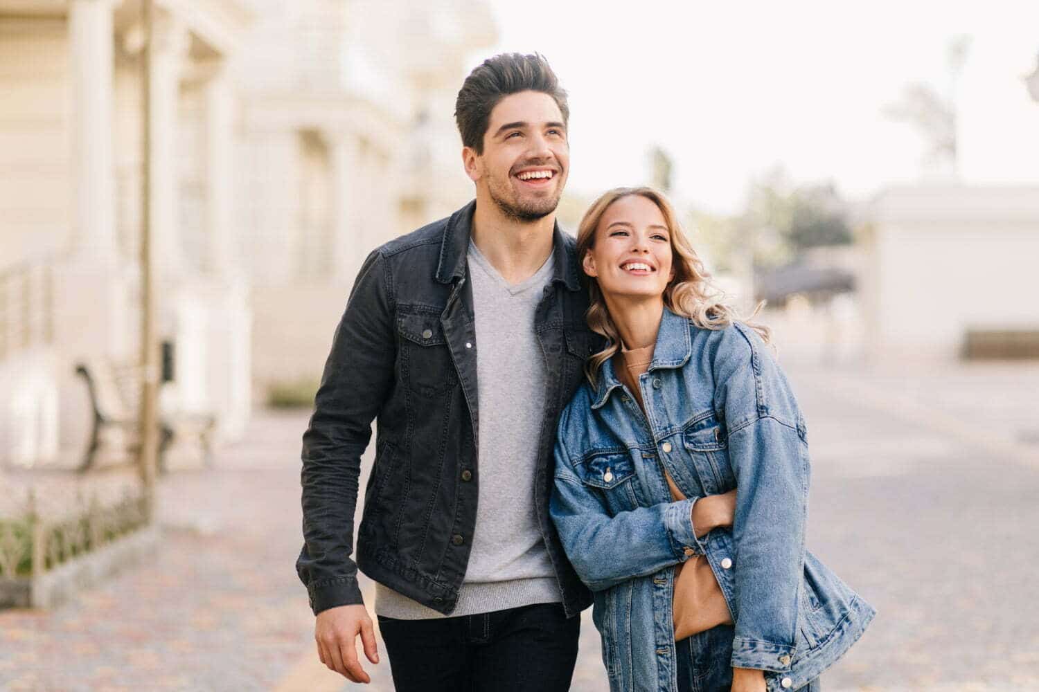 Crise de milieu de vie: la « mi-vie « peut être l’âge le plus heureux