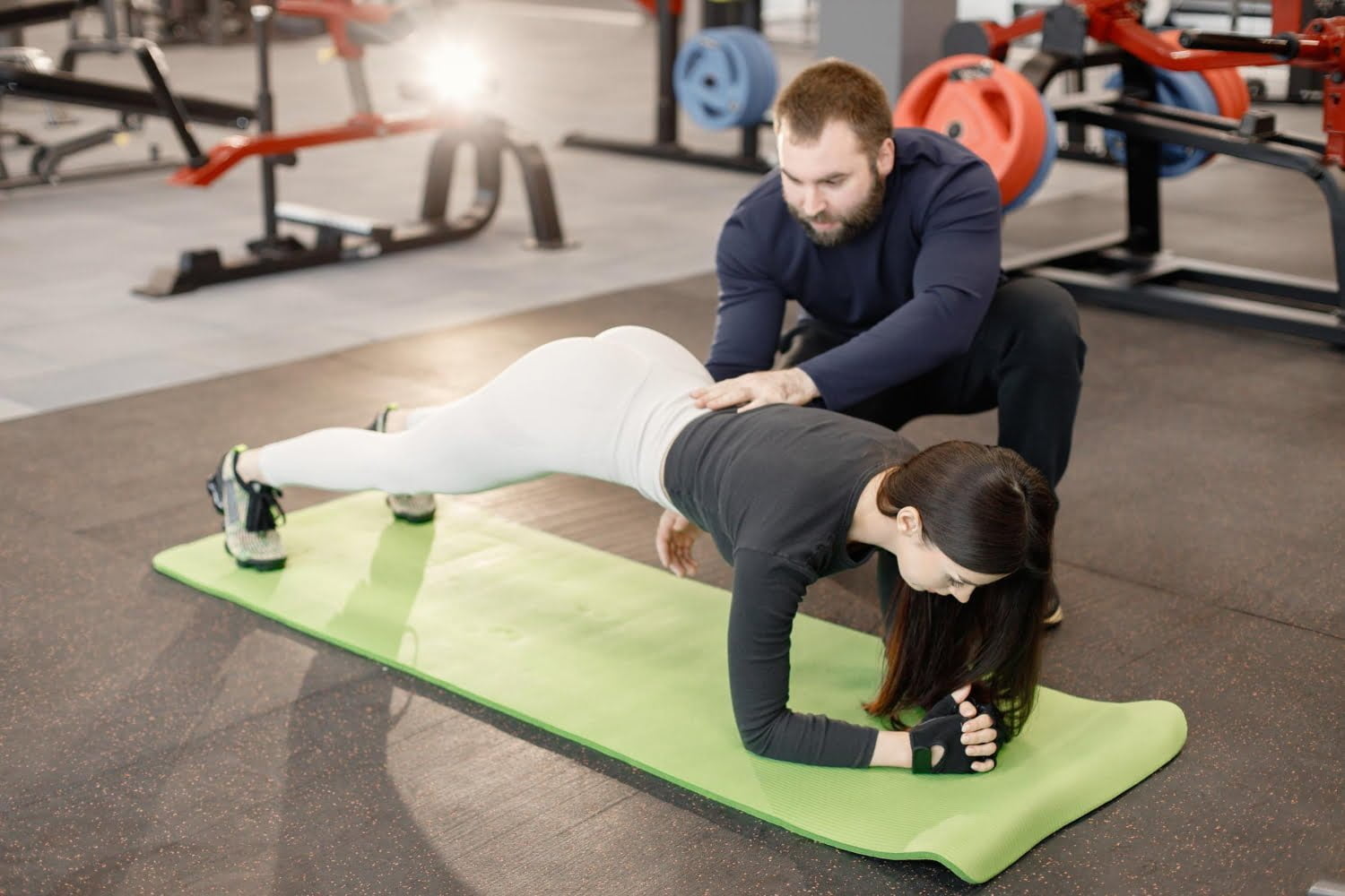 Un coach sportif nous dévoile ses secrets pour réaliser des pompes correctement
