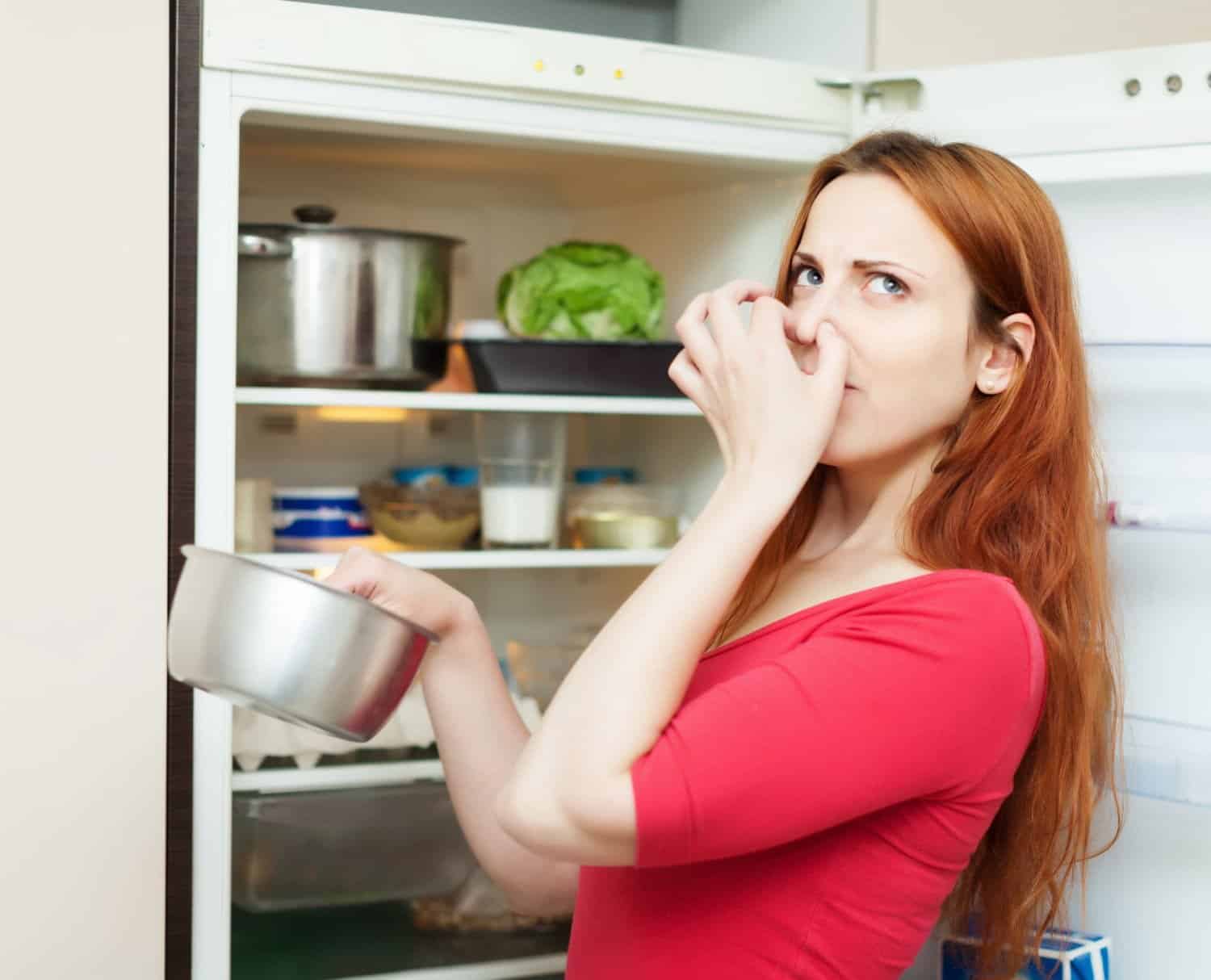 Se débarrasser des mauvaises odeurs dans la cuisine : solutions efficaces
