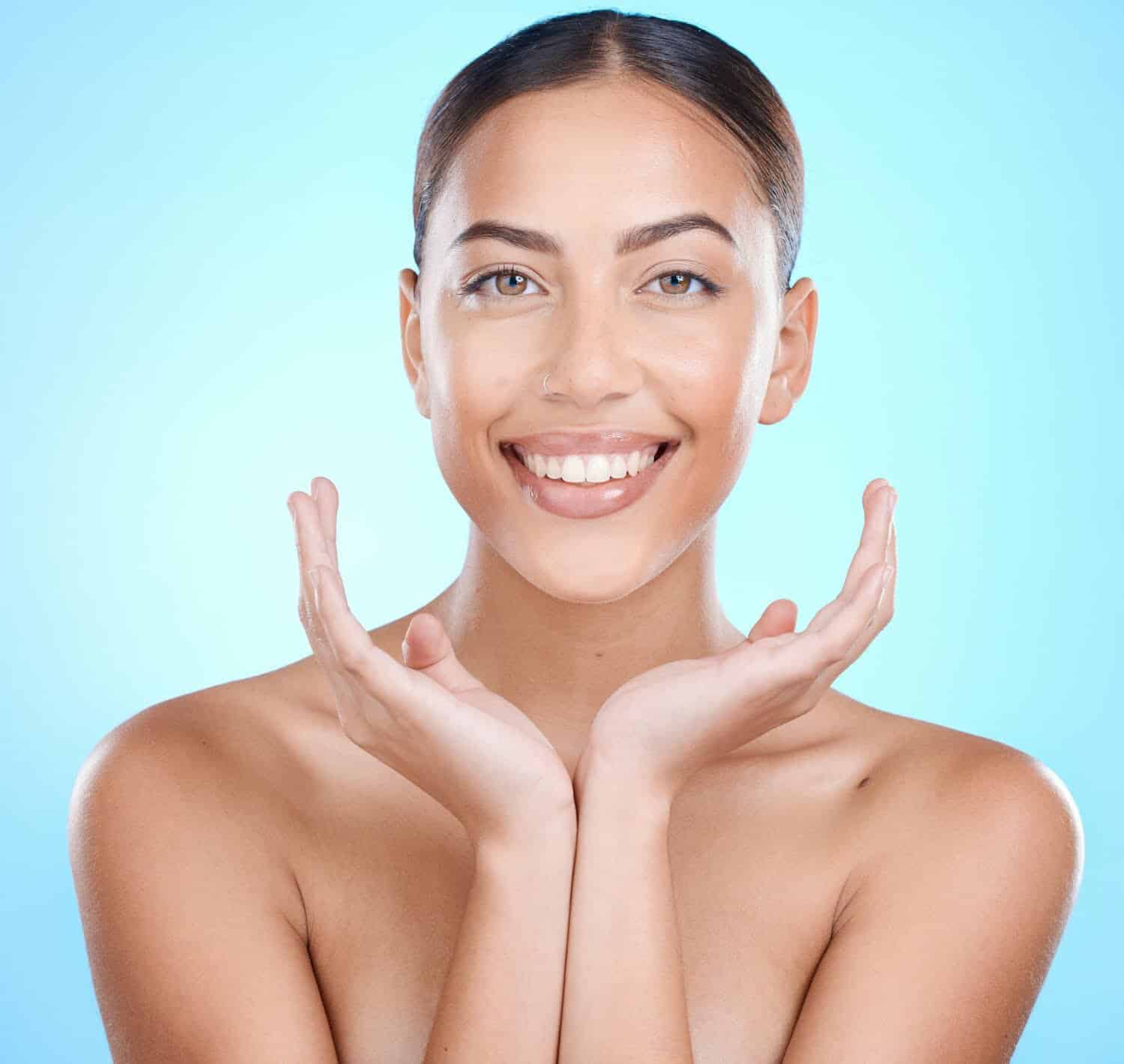 Comment choisir le bon nettoyant et laver votre visage correctement