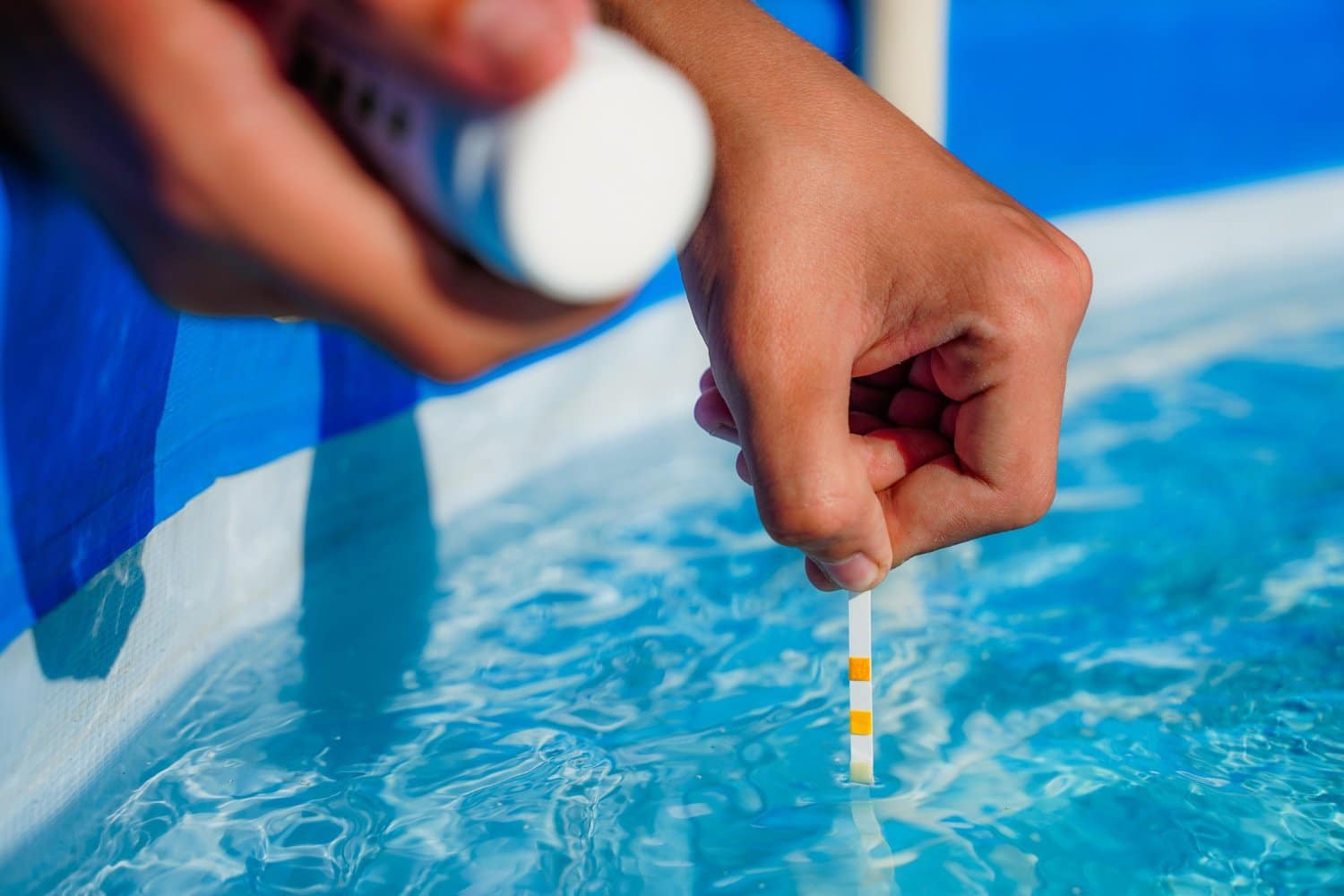 Chlore dans la piscine: Comment vous prévenir et traiter les irritations cutanées