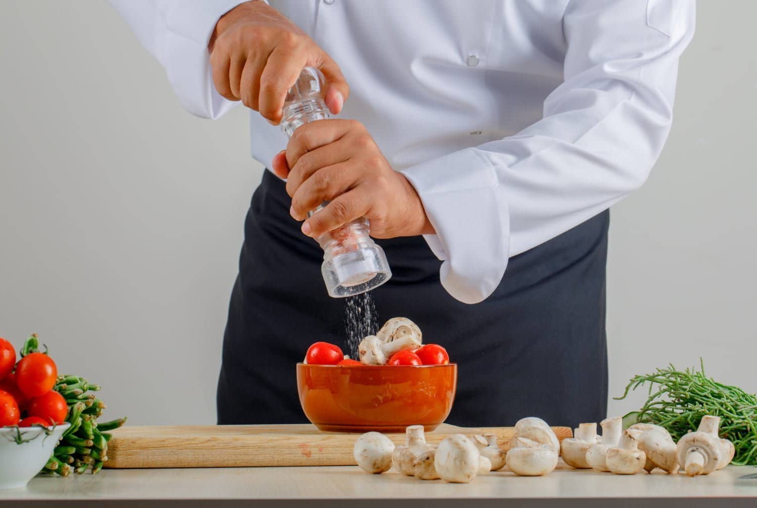 Cuisine maison : un geste simple lié à un risque plus faible de démence chez les seniors