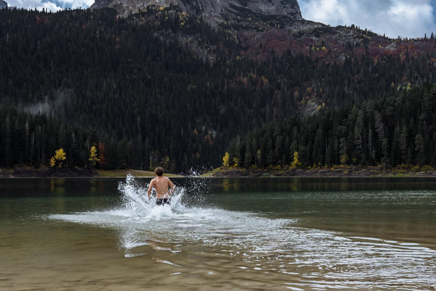 Ce qu’il faut avoir à l’oeil avant de se baigner dans les lacs, étangs et rivières