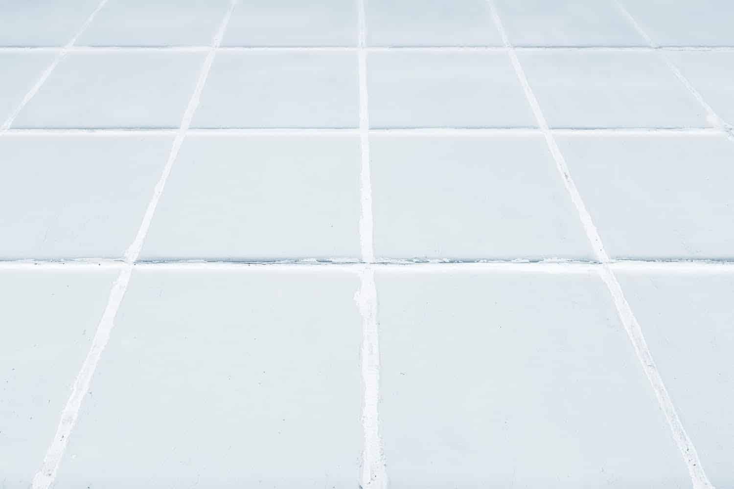 Blanchir et éclaircir : La magie du bicarbonate de soude sur les joints de carrelage
