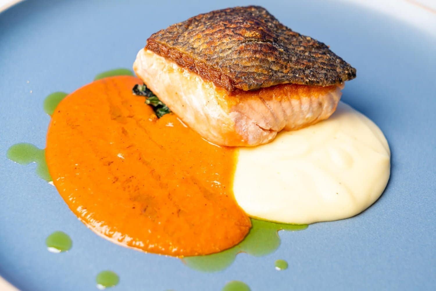Est-ce bon de manger la peau du saumon ?