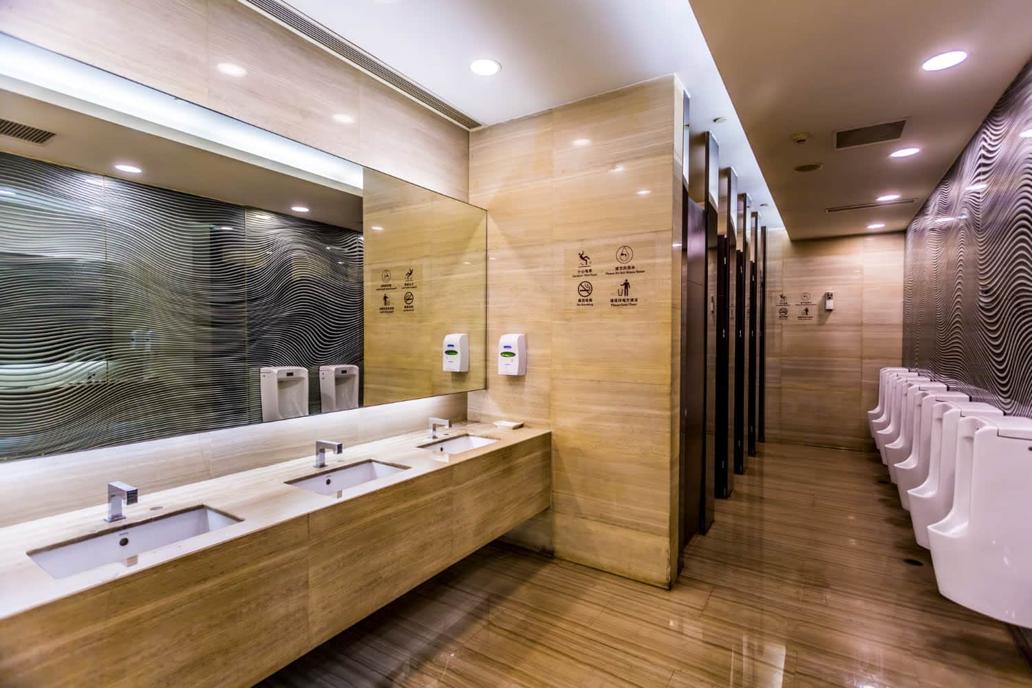 Toilettes publiques: inutile de recouvrir la cuvette de papier hygiénique, ca ne sert à rien