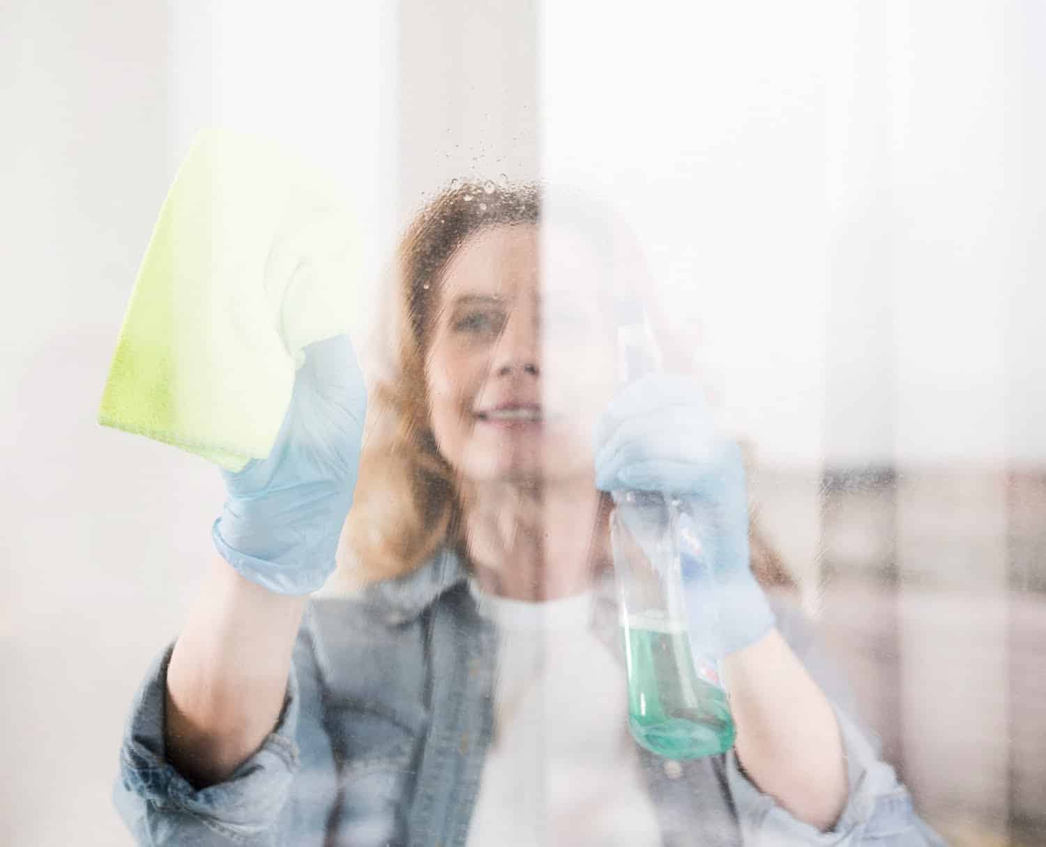 3 astuces pour éviter la buée sur les lunettes et miroir de la salle de bain