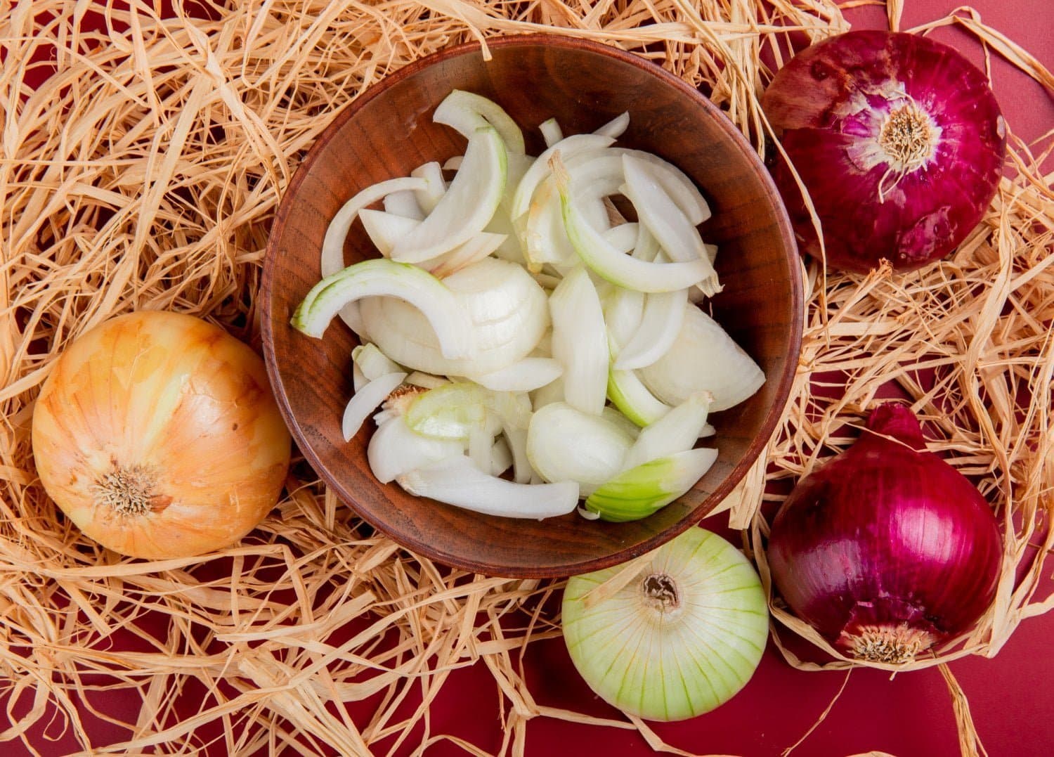 Utilisations surprenantes des pelures d’oignon dans le jardin