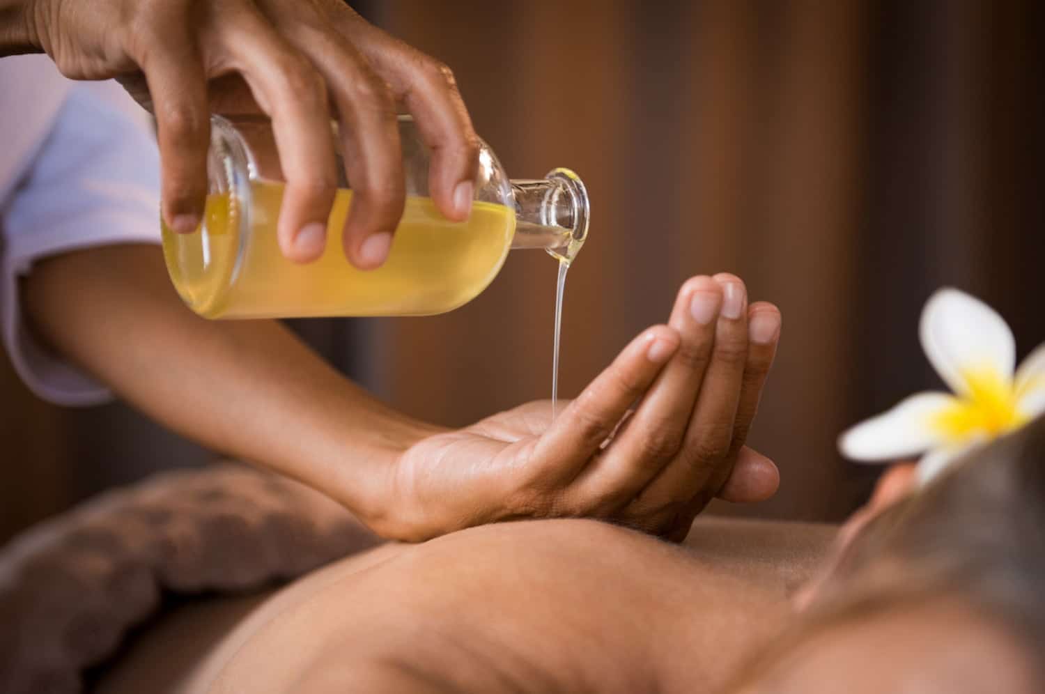 Gestion naturelle de la douleur chronique : Aromathérapie et acupression