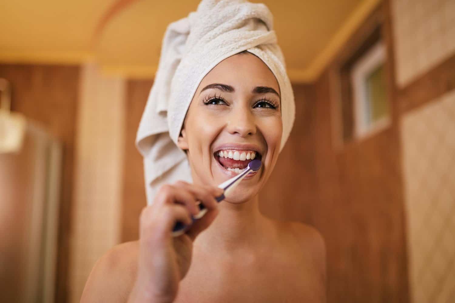 Se brosser les dents avec du bicarbonate de soude : Est-ce sans risque ? 