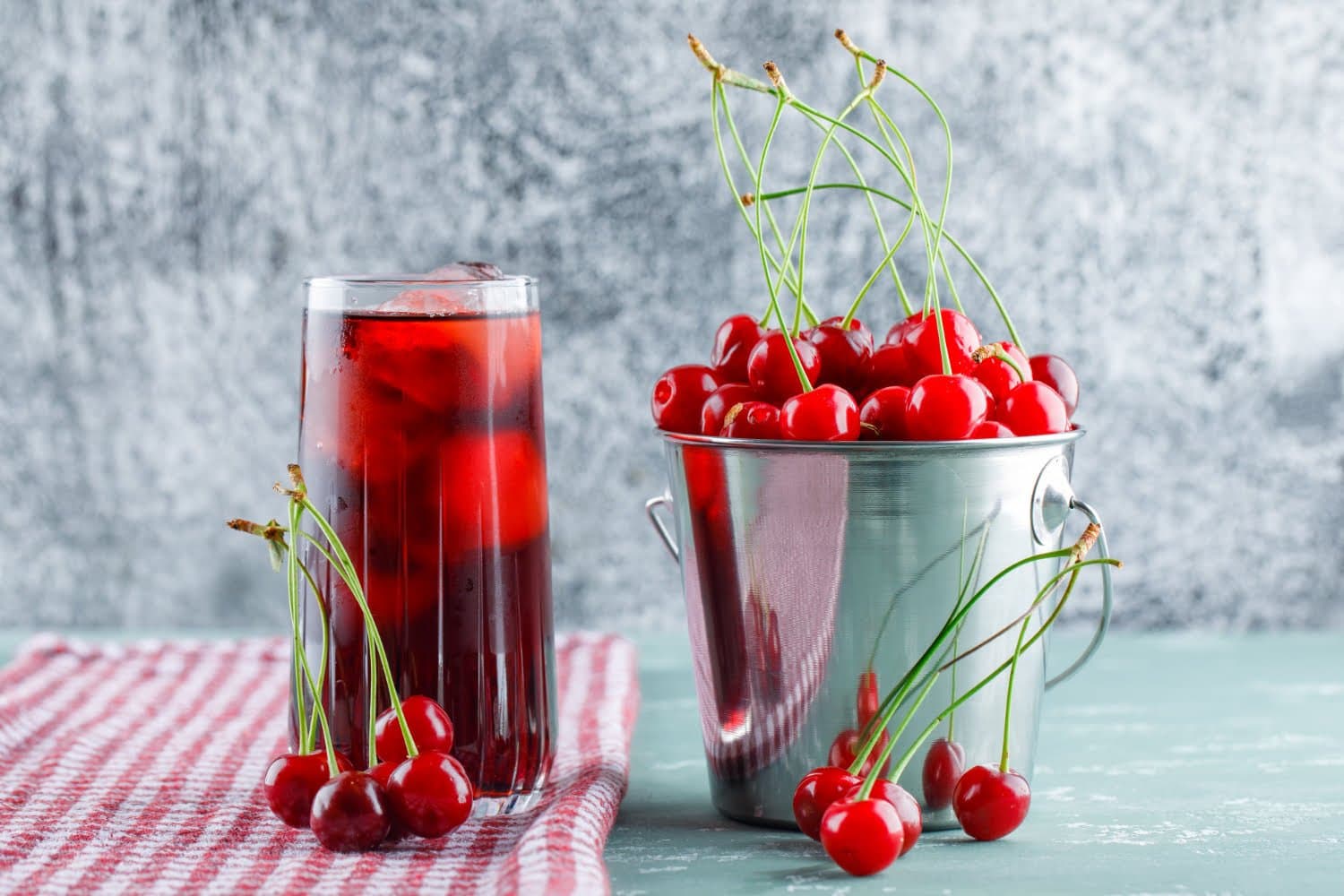 Faire son jus de cerises soi-même et 8 raisons d’en boire