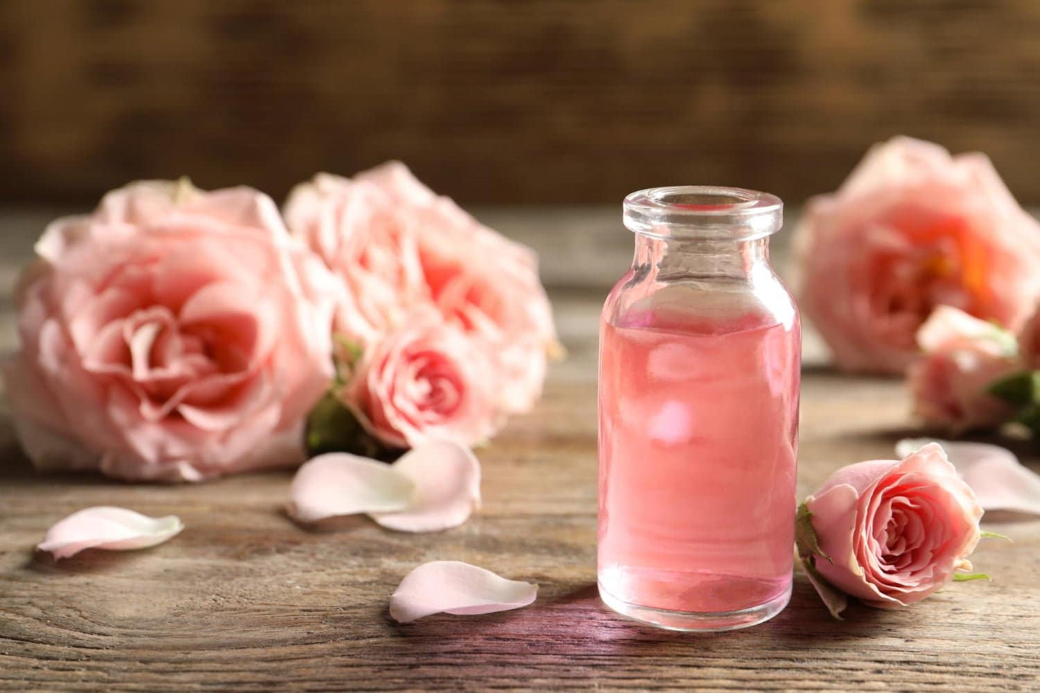 Les bienfaits de l’eau de rose pour la peau