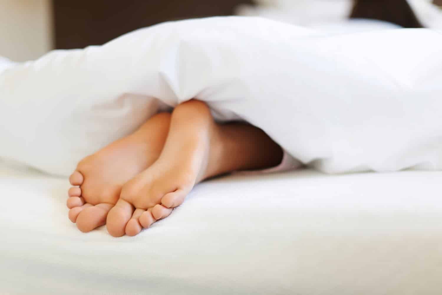 Feng Shui : Les conséquences de dormir avec les pieds vers la porte