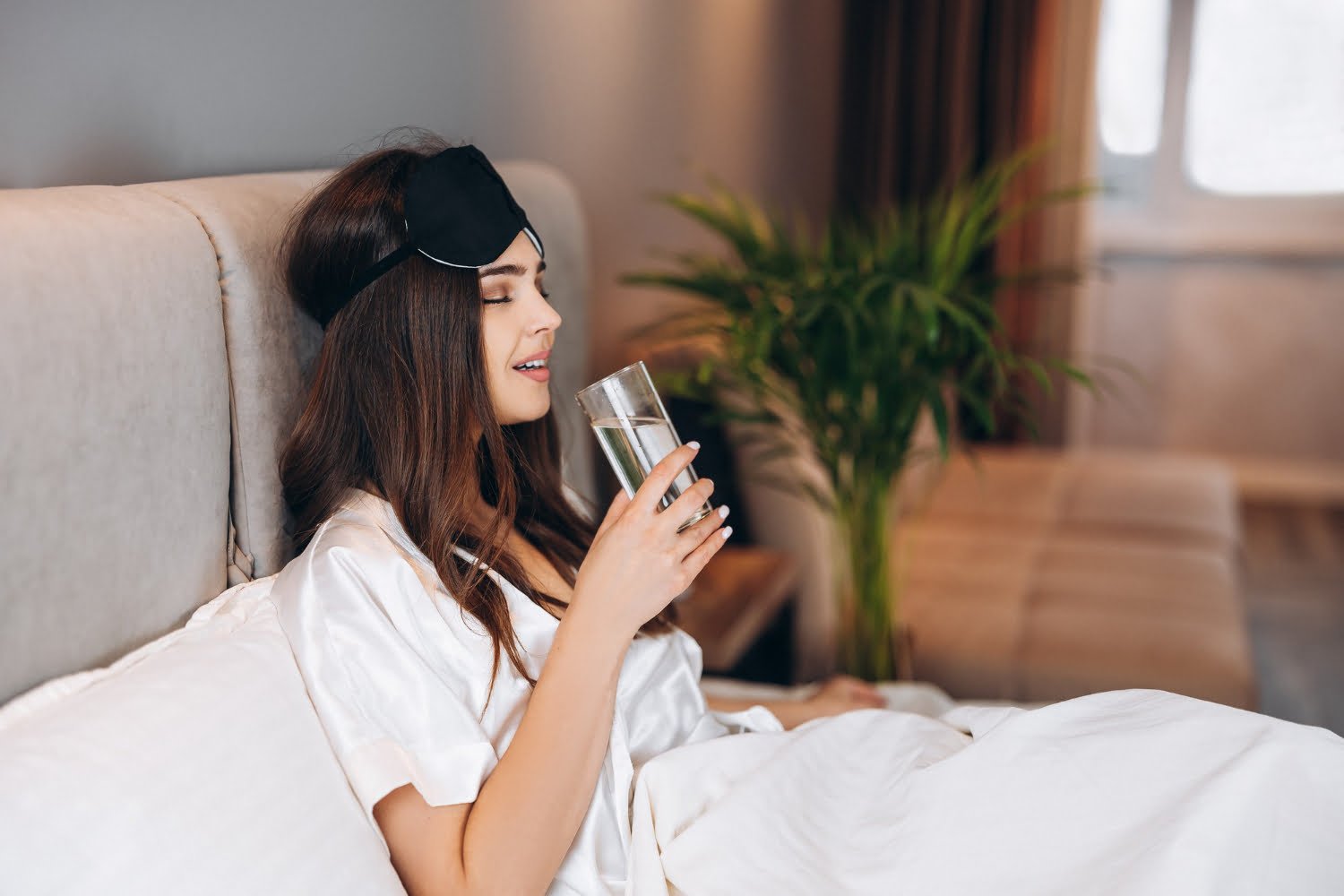 Boire de l’eau avant de dormir: Avantages et Inconvénients