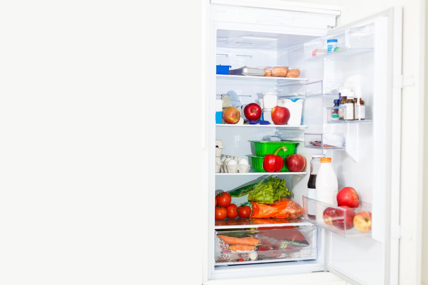 Préparer son frigo avant le départ en vacances : étapes clés