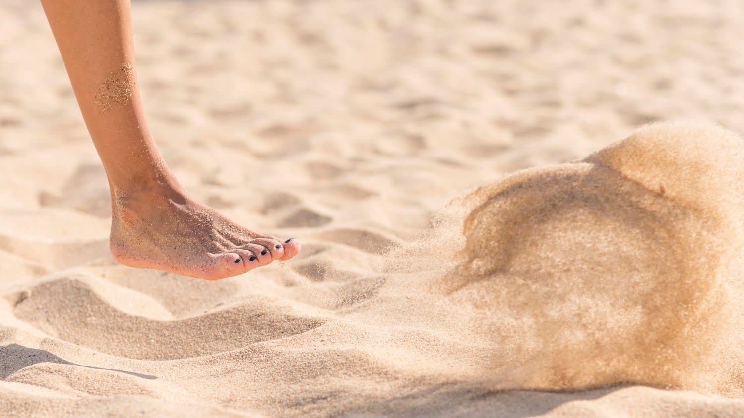 Comment enlever le sable qui colle à vos pieds après une journée à la plage