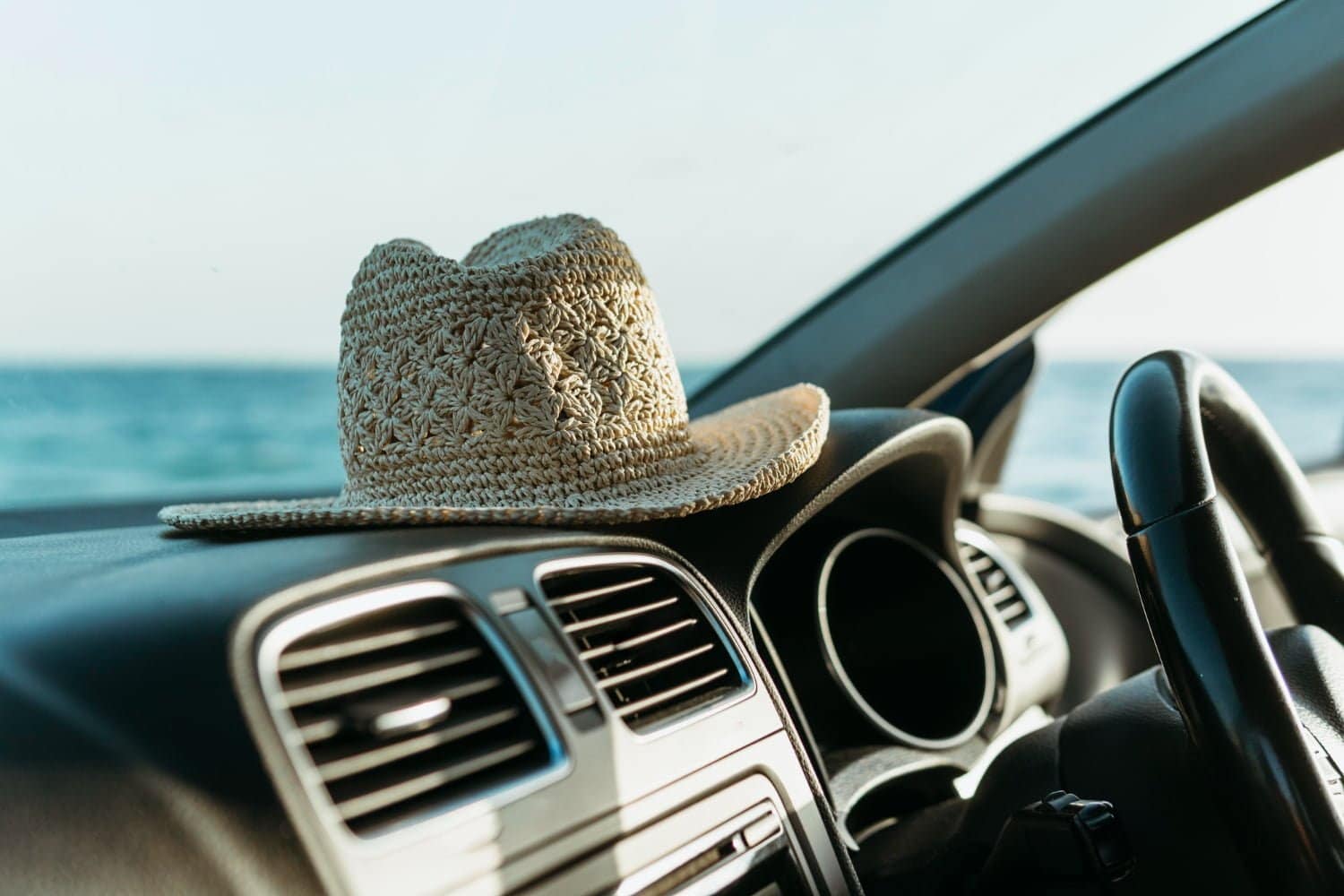Chaleur estivale : les objets à ne jamais laisser dans votre voiture