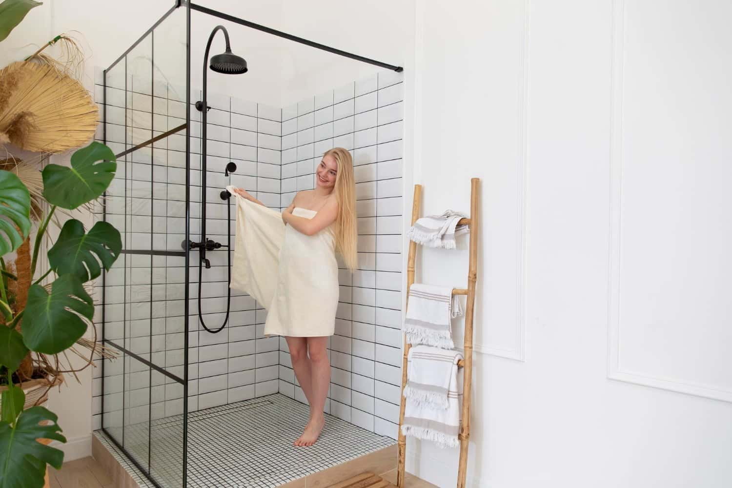 Astuces pour nettoyer impeccablement vos parois de douche