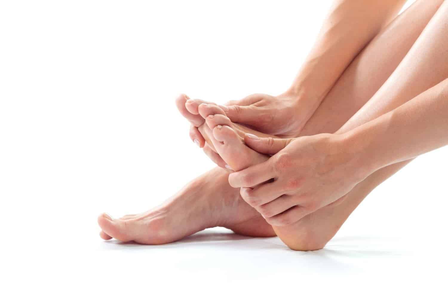 Mal aux pieds en marchant : 11 raisons pour expliquer ces douleurs