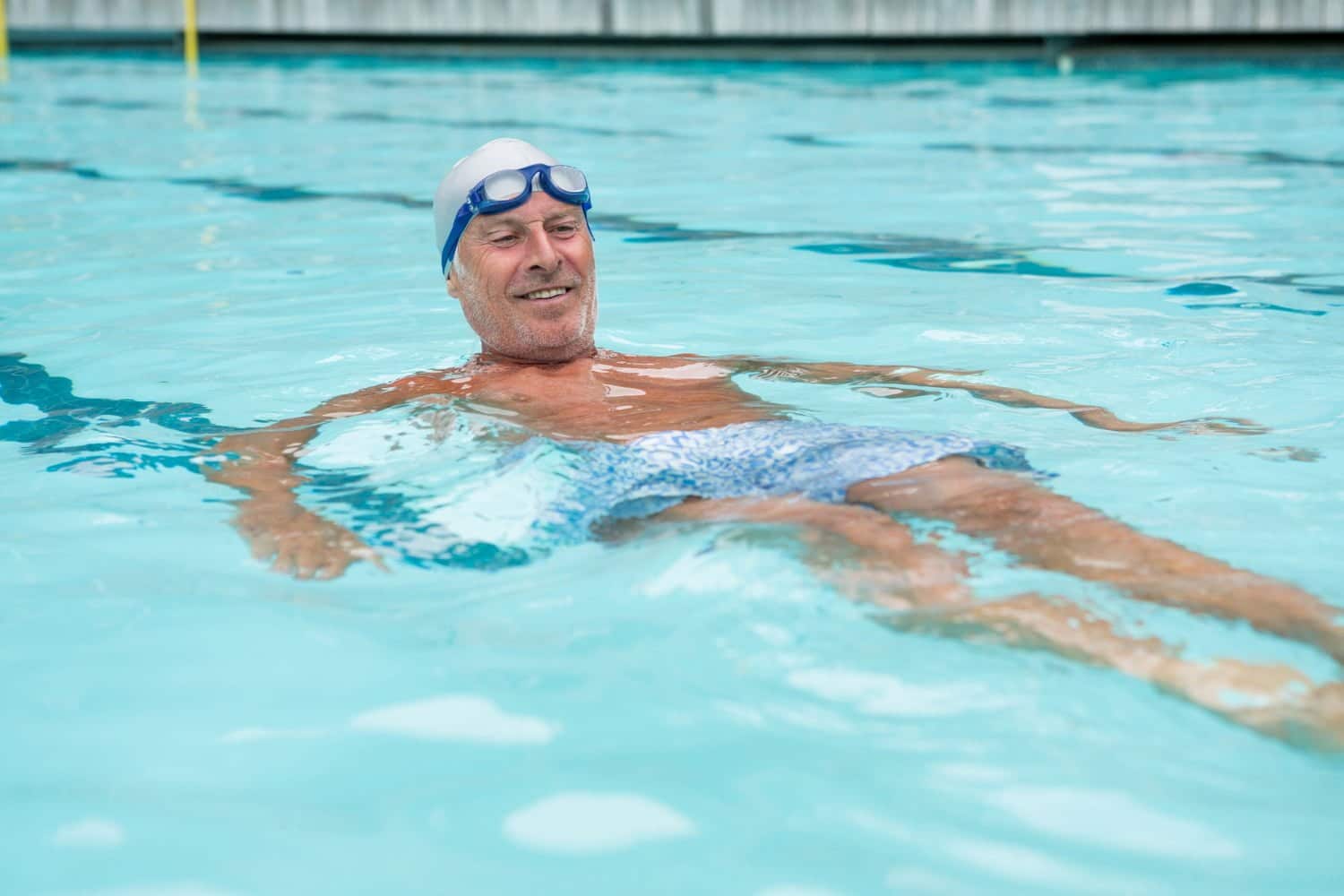 Pourquoi la natation est le sport idéal après 50 ans