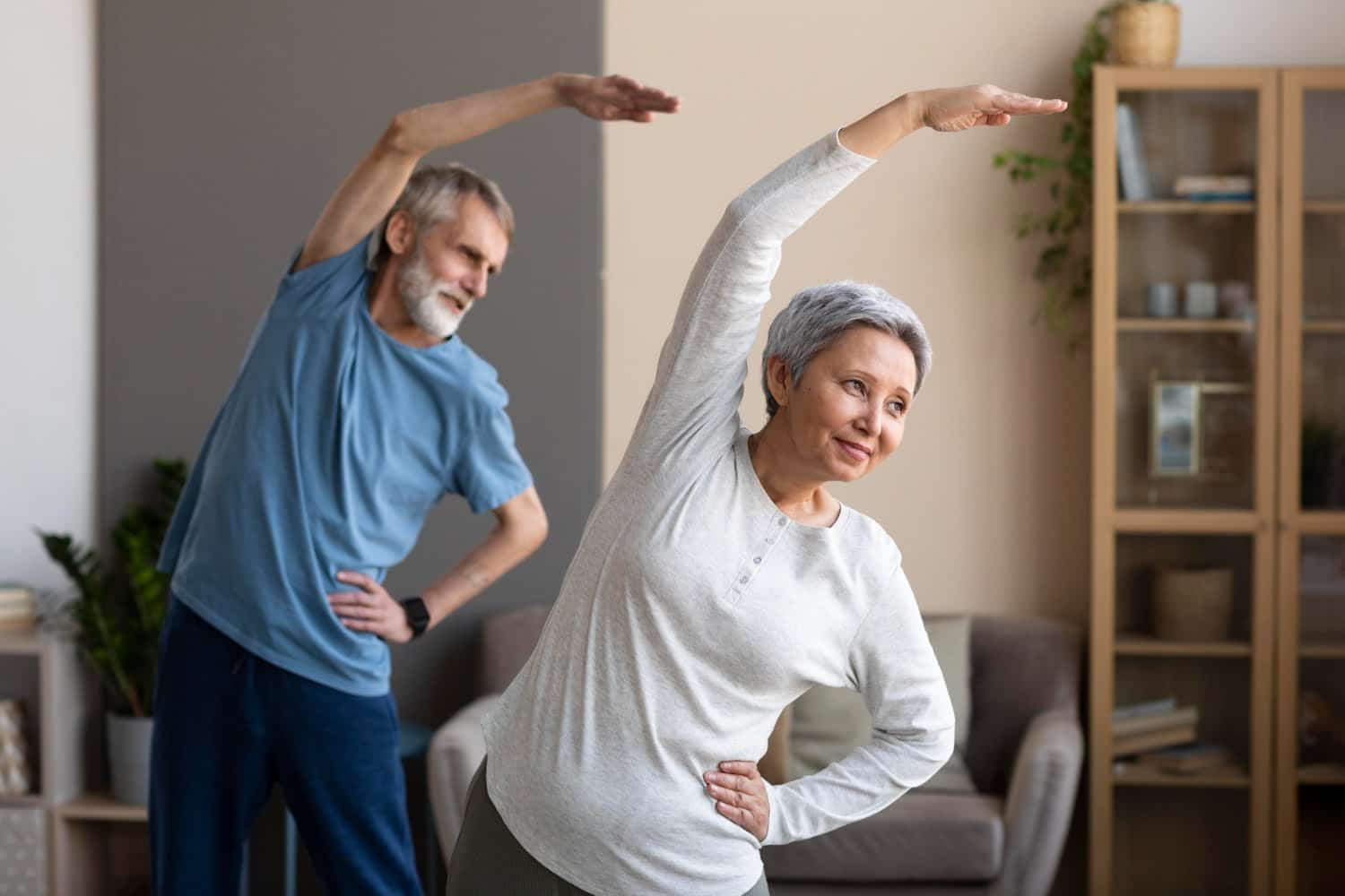 Seniors: 5 étirements simples et bénéfiques