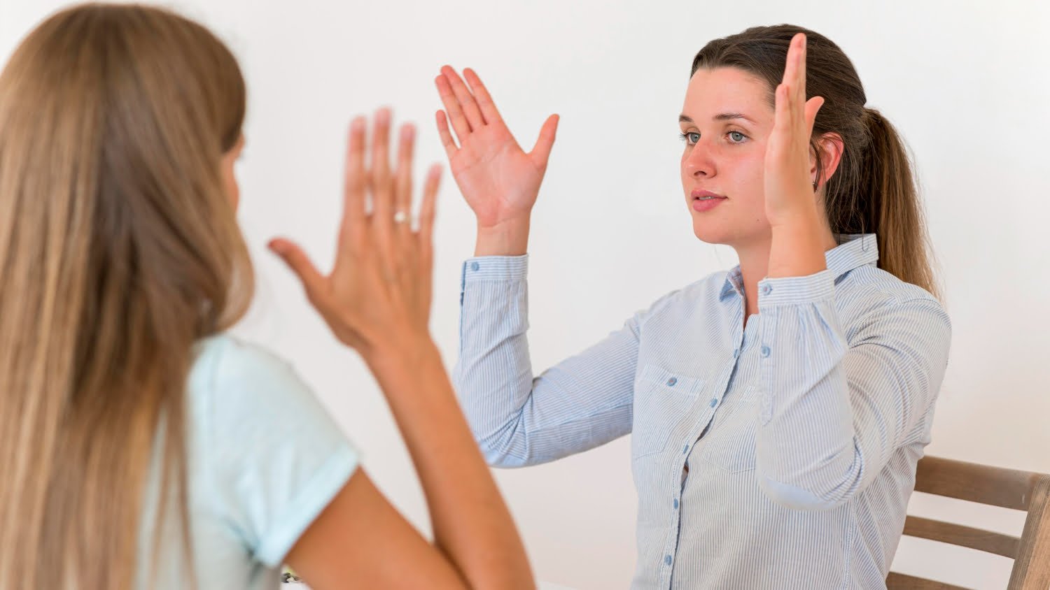 Pourquoi votre cerveau peut encore apprendre à mieux écouter (même à 50 ans)