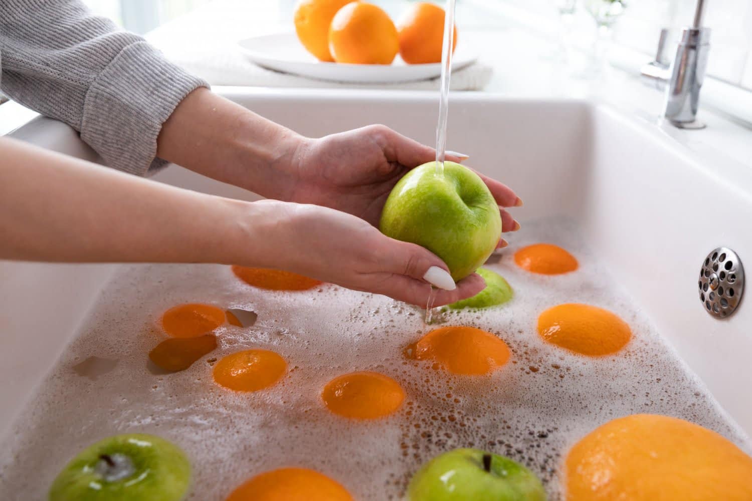 Est-il vraiment nécessaire de laver les fruits et légumes avant de les manger ?