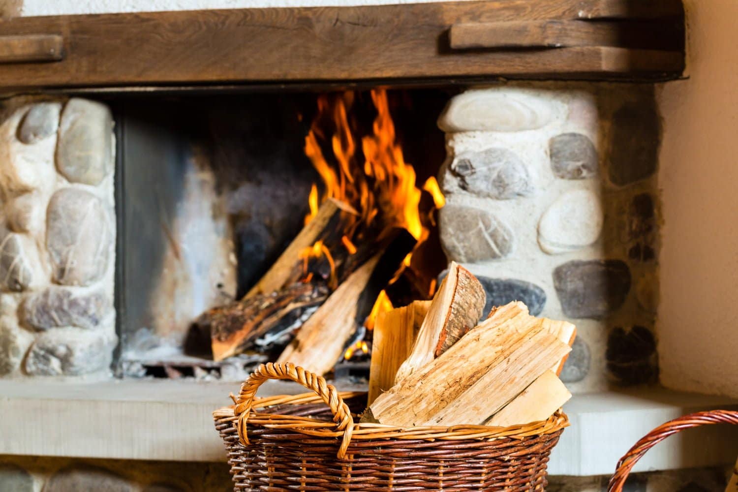 Feu de bois dans la cheminée : super à regarder en hiver mais pas à respirer