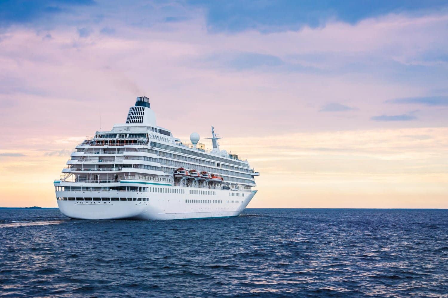 Insolite : un couple de retraités voyage en croisière depuis 500 jours car cela coûte moins cher que la maison de retraite.
