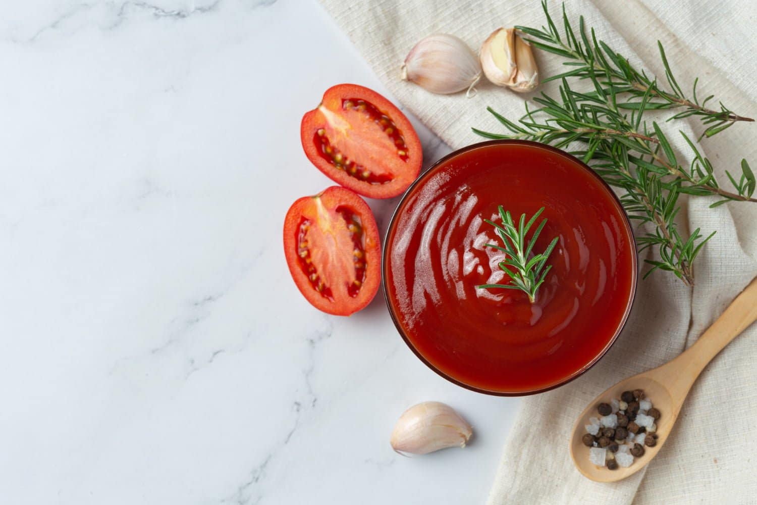 Ketchup, moutarde, mayo: condiments classés du plus au moins sains en terme de sel, sucre et calories