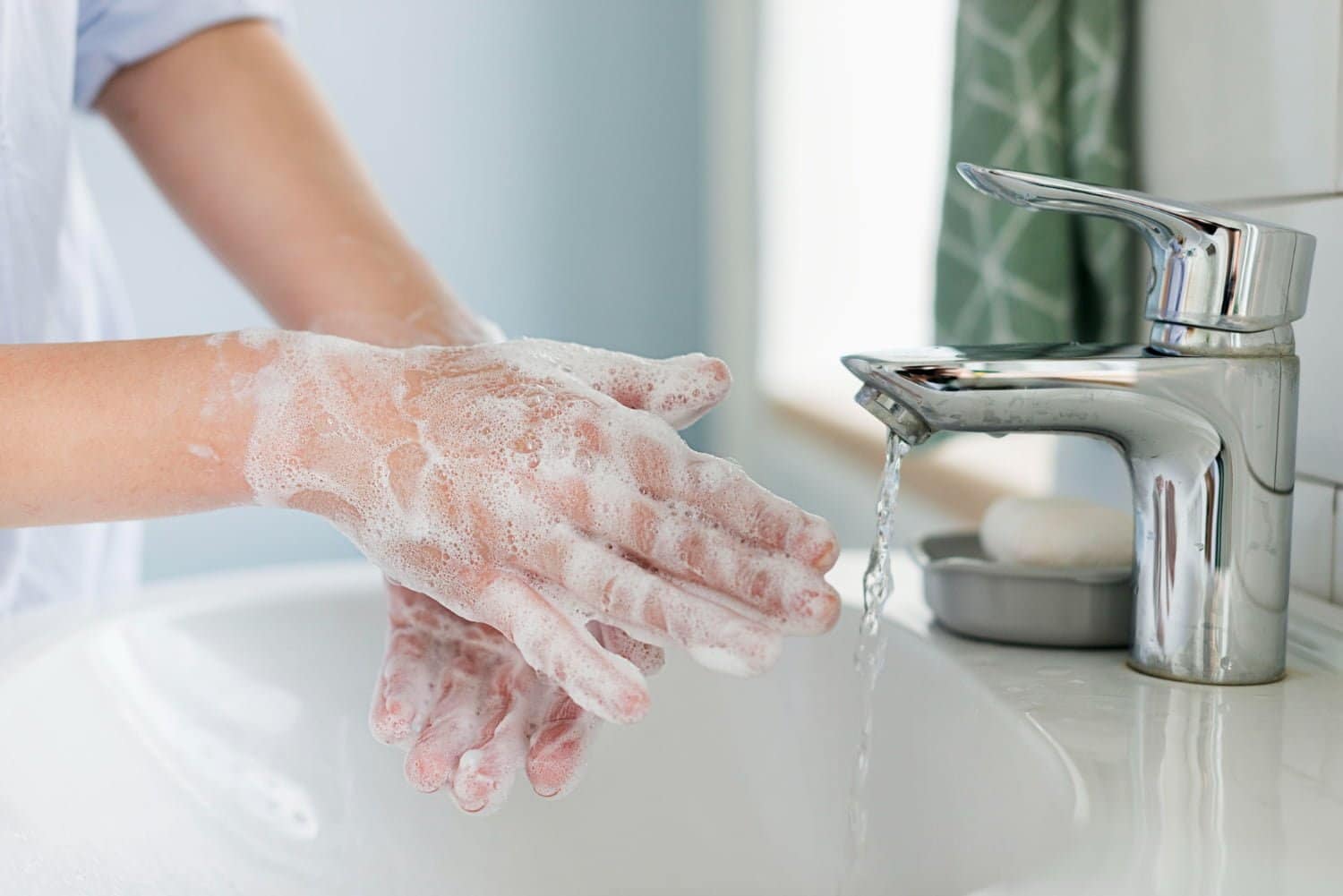 Vieillissement: prendre soin de ses mains pour qu’elles paraissent plus jeunes