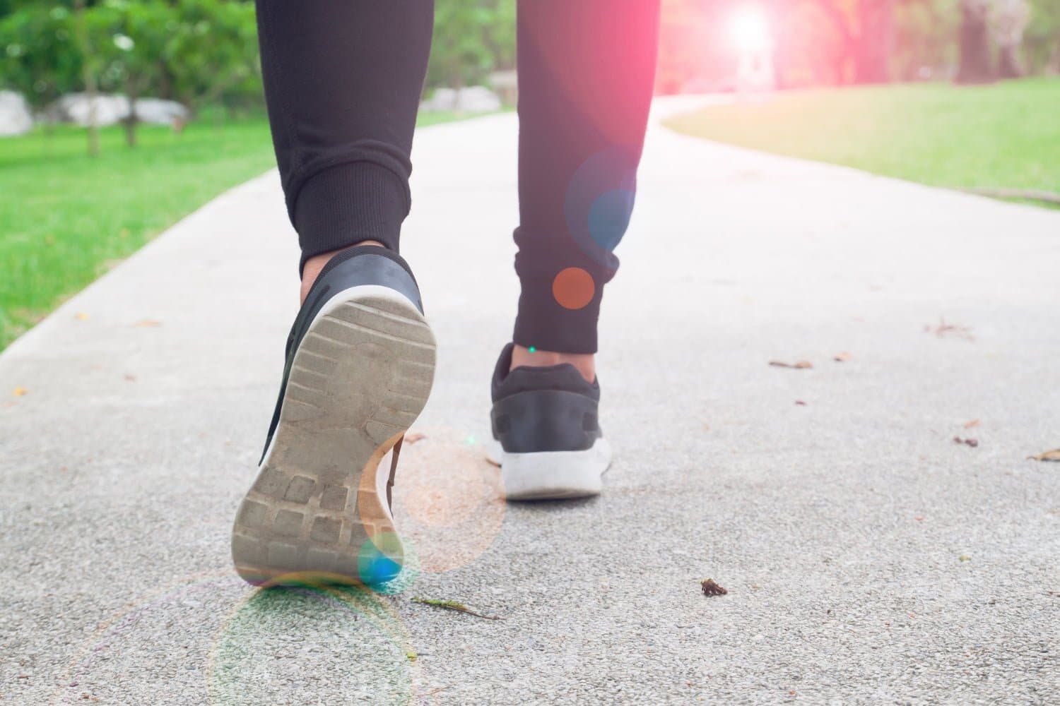 Marcher après un repas : un geste simple pour une meilleure santé digestive