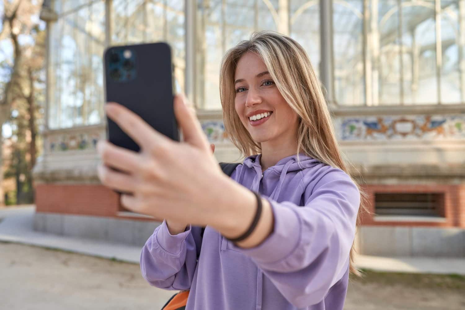 Sommeil des ados : le smartphone une heure avant le coucher retarde le sommeil et change la nuit