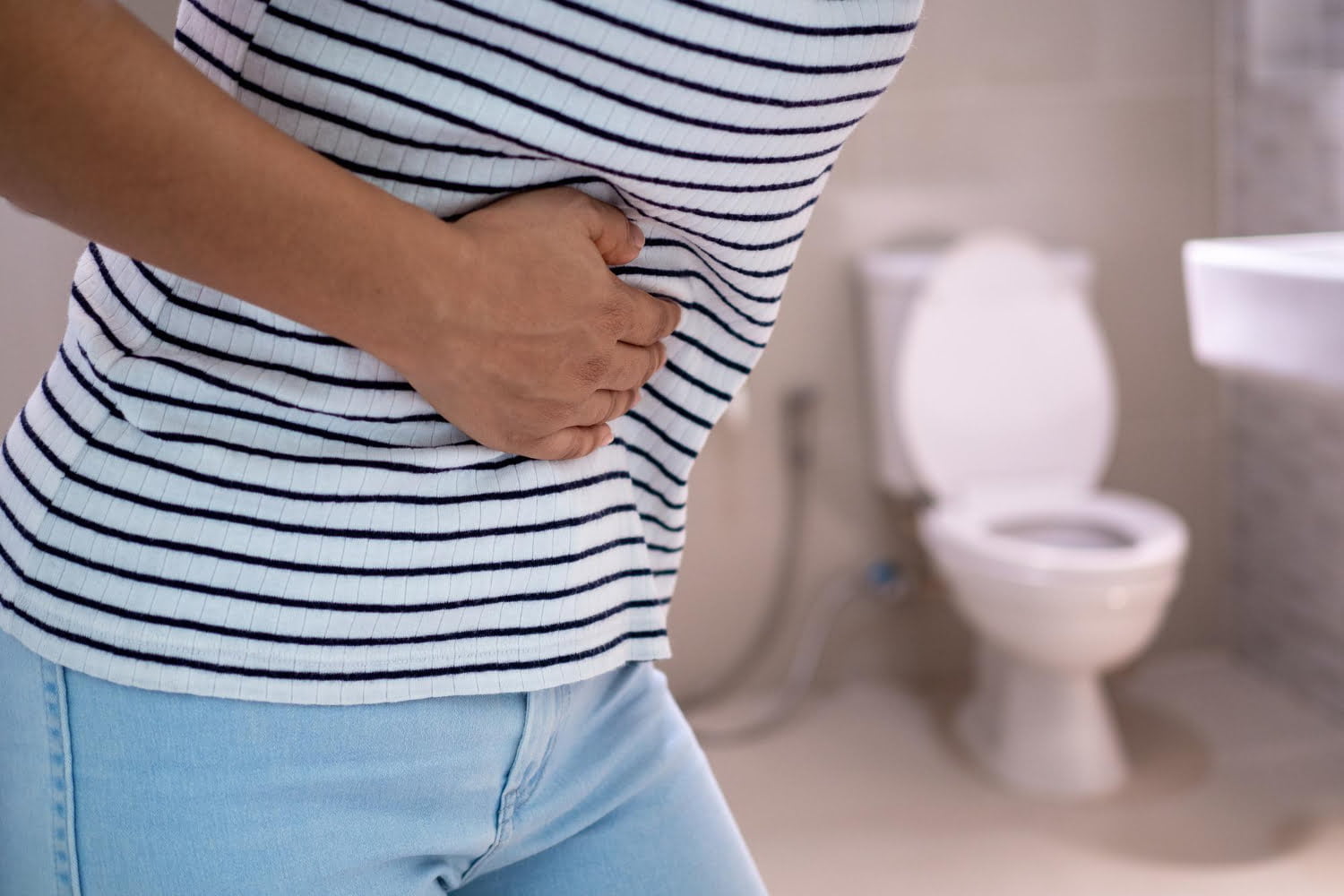 Douleurs abdominales à gauche : comprendre les causes et adopter les bons réflexes