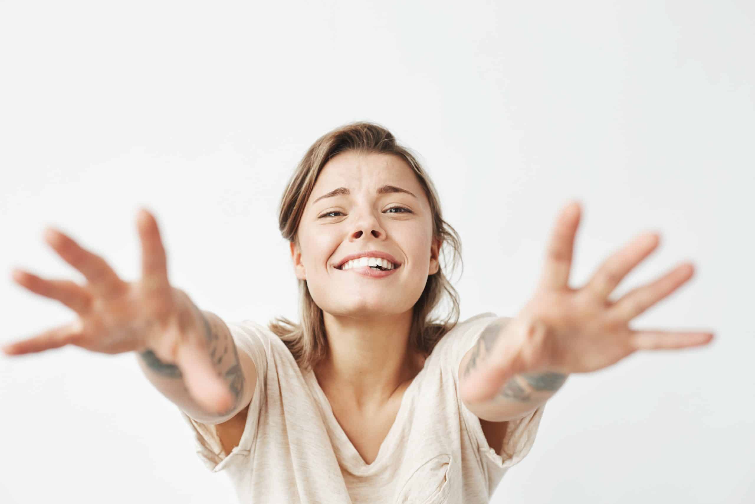 Devenir plus sympa au quotidien: 8 habitudes simples qui changent tout