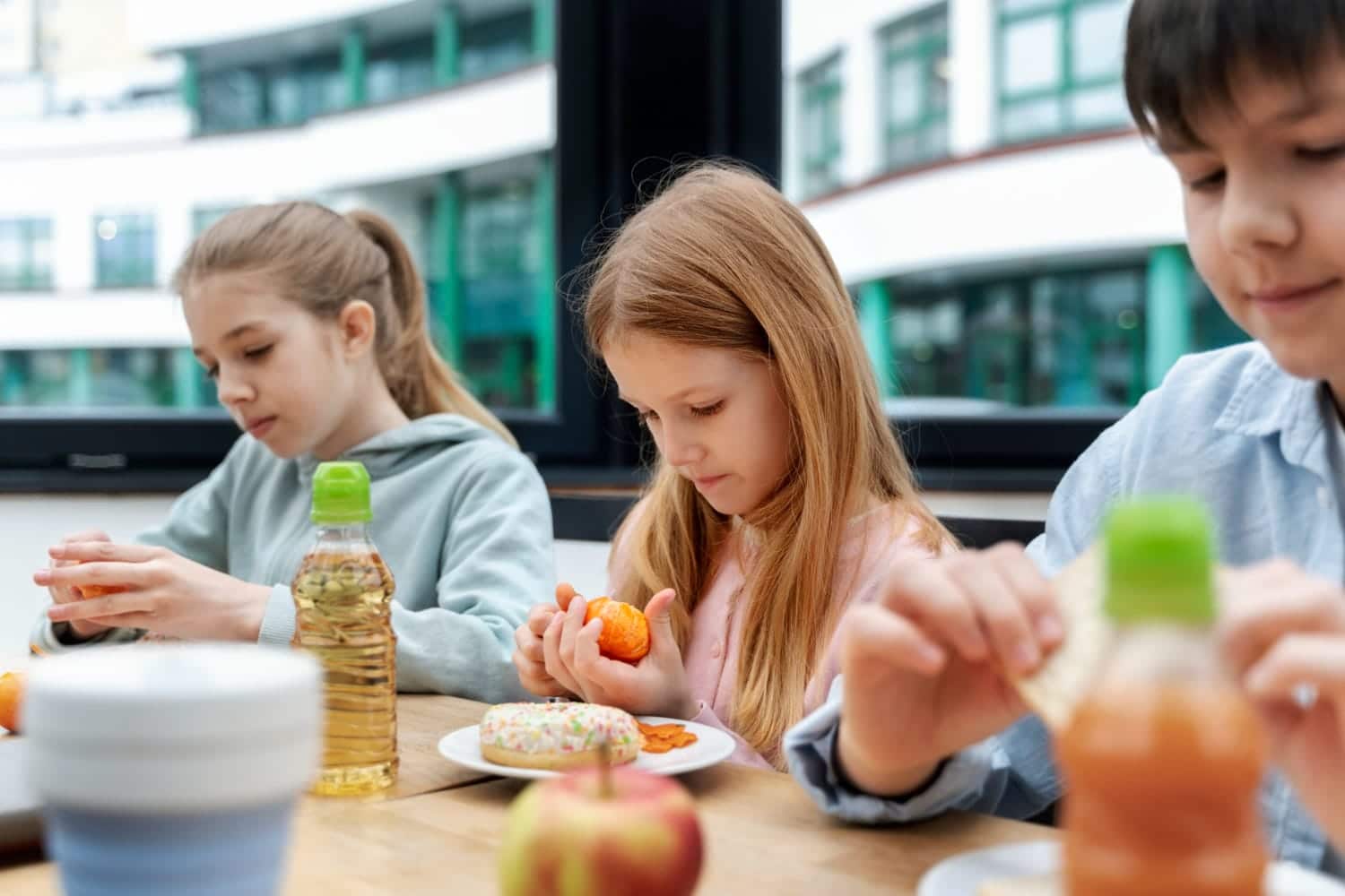 Alimentation saine à l’école, les nouvelles recommandations de l’OMS pour protéger les enfants